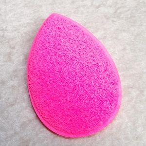Teardrop Facial Cleansing Foundation Sponge Neon